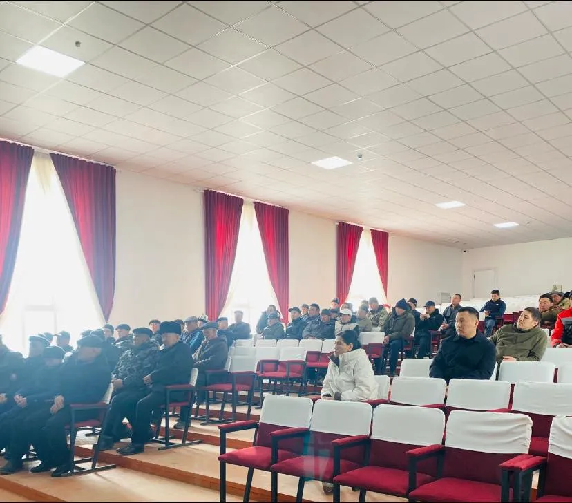 2026-жылдын 9-март күнү Чолпонбай айыл өкмөтүнүн маданият үйүндө жазгы талаа иштерине даярдык көрүү боюнча жыйын өткөрүлдү.